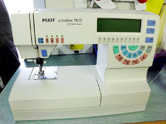 Zickzackmaschine für Knopflöcher